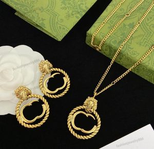 Luxury Gold Lion Head Pendant Halsband örhängen Designer Två bokstav dinglar örhängen präglad stämpel för kvinnor party smycken gåva