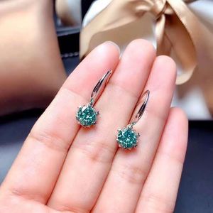 Orecchini a bottone Karachi Otto cuori e frecce placcati con PT950 Diamante Mausang blu-verde Semplice per le donne coreane