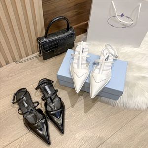 2023 Designer Luxuries Fashion Women's Sandals Triangle Logo Leather pointed end Flat Sandals Slippers Beach Slipper Wedding shoes Dress shoes Summer White Black