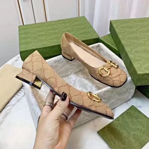 Brand Retro klasyczne damskie sukienki Buty Sprężyna i jesienna moda kwadratowa krowica gęsta obcasy na obcasie 100% oryginalna skórzana metalowa klamra