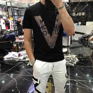 Erkek Tişörtler Tasarımcı 2022 Yeni Mercerize Pamuk V-Pattern Rhinestone Erkek Slim Teates Siyah Beyaz Moda Trend Kısa Kollu Üst O1Y2