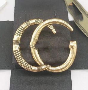 Designer di lusso coreano Donna Uomo Marca Lettera Spille Placcato oro 18 carati Serpente Cristallo strass Gioielli Perla Pin Regalo Accessorie