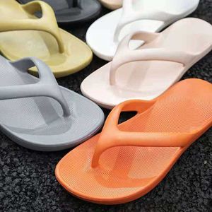 Slippers Summer feminino Slippers 2021 Novo Antiskid Fashion Leisure Swimming Swimming Outdoor Furniture Simple Furniture Casal Slippers Z0317