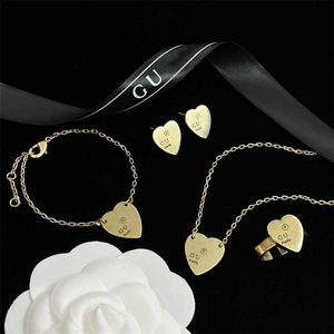 2023 Designer Gujia 20 New Carved Heart Pendant Necklace Adjustable Premium Feel Bracelet Male and Female Earring Ring