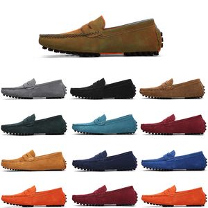 Högkvalitativa icke-varumärken män Casual Suede Shoe Mens Slip on Lazy Leather Shoe 38-45 Elfenben