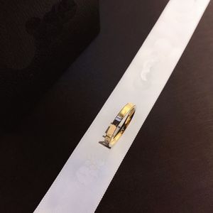 Love Designer Anelli in oro Donna Gioielli di lusso Anelli Forniture Anello in acciaio inossidabile placcato oro 18 carati Nuovo modello Moda versatile