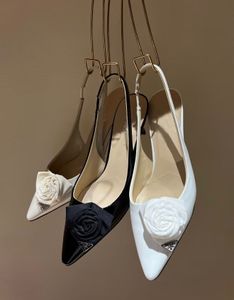 Moda Tasarımcısı Logo Gül Sandalet Ayakkabı Beyaz Siyah Çıplak Arkası Açık Kadın Akşam Gelin Orta Şekilli Topuk Bayan Pompaları Parti Düğün