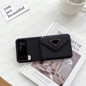 علبة الهاتف المثلث الجلدي الرجعية لـ Samsung Z Flip 3 4 5 حالات طية أضعاف Flip3 Flip4 Card Cover Galaxy S24 S23 S22 S21 Plus S20 Ultra Note 20 10 Pro Designer