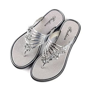 Kapcia Comemore 2022 Flip Flops Kobiety moda Peep Stopa Silver Anti Skid Beach Sandals Lady Casual Golden Crystal Sandal Sandal Chinelos Z0317