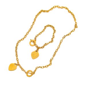 Designer Love Necklace Armband Set Smyckesuppsättningar Brand Girl Gift Jewelry Stamp rostfritt stålkedja armband kedja halsband som inte bleknar vattentät