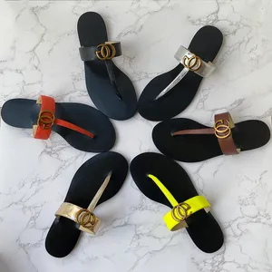 Dam Lyx Desinger Stringtofflor Läder Mode Druvor Män Tunna Svarta Flip Flops Sko Dam Beige Skor Sandaler Svängor Svart Vit Rosa Orange Guld 36-45