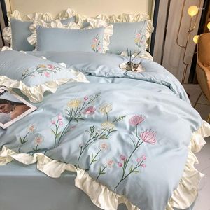 Yatak setleri hafif lüks moda fransız çiçek nakış yatağı 4 parçalı kız kalp kalp rahat yorgan kapak sayfası butik basit stil