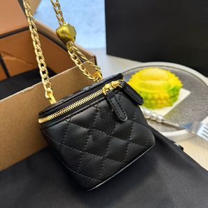 23p Women Designer Vanity Mini Box Bag Brush Heart Pearl Bead Caviar Couro Calfskin Caso Cosmético Hardware Metal Metal Chain Crossbody Bolsa de ombro 11.5cm