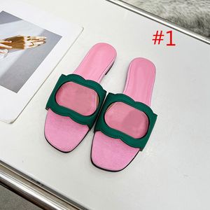 Pantofole da donna estive alla moda 2023 Designer di alta qualità Sandali piatti estivi Ragazze Sandali dolci Sandali Scarpe da spiaggia Tacco spesso Pantofole a spina di pesce Grandi 35-43-44