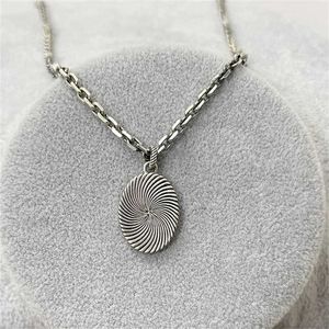 2023 Designer New Jewelry double oval pattern necklace for men and women simple twisted stripe used pendant clavicle couple chain