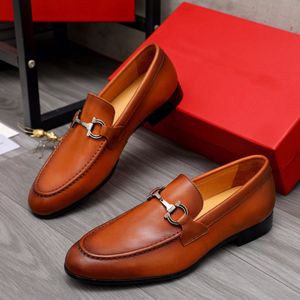 2023 Erkek Elbise Ayakkabı Hakiki Deri Marka Tasarımcısı Flats Ayakkabı Moda Brogue Ayakkabı Yüksek Kaliteli Erkek İş Resmi Loafer'lar Zapatos Hombr Boyut 38-44