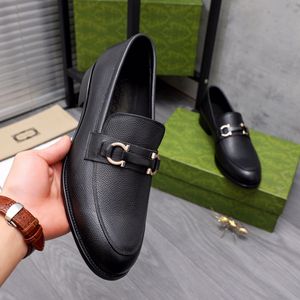 2023 Men's Formal Dress Shoes Gentlemen Designer äkta läderslip på lägenheter Mens Brand Business Oxfords Casual Loafers Storlek 38-44