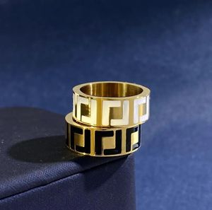 Högkvalitativa par ringring smycken titanium stål guldring engagemang damer älskar ring lyx bokstav f märke boxade helt nya 6 7 8 9