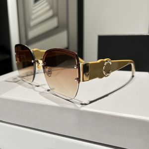 Sonnenbrille für Frauen Sommer CAT EYES Stil C Anti-Ultraviolett 8356 Retro Platte Oval Randlose Sonnenbrille Mode Brillen Zufällige Box