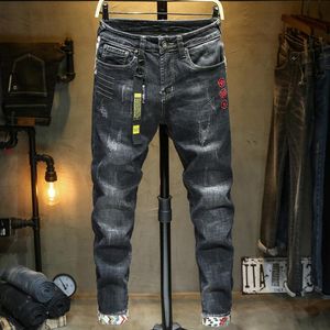 Jeans masculino Fashion Street Elastic Slim Borderyer Collage rasgou as calças de grife japonês de grife