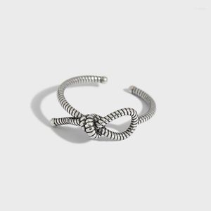 Küme halkaları Kore versiyonu Sterling Silver Ring Ins Ins Minimalist Soğuk Rüzgar Twist Düğümlü Kadın Mizaç All Maç