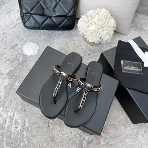 Paris Brands Sandálias femininas verão fundo macio moda sapatos versáteis mulheres 2023 novo designer de luxo slide borracha chinelos sandálias planas canal G