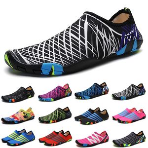 Sandali Scarpe da acqua ad asciugatura rapida elastiche Scarpe da ginnastica rosse antiscivolo da donna Scarpe da acqua da uomo Calzature traspiranti Sneakers da spiaggia da surf leggere