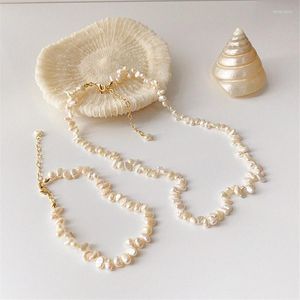 Choker Faux Pearl Bransoleta i naszyjnik z tłem Nowoczesna minimalistyczna ładna biżuteria ślubna dla druhny ślubnej - surowe perły