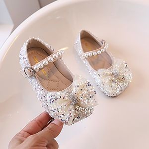 Scarpe da ginnastica Primavera Autunno Ragazze Scarpe Bling Mary Janes Pearl Strap Princess Glitter Single per Baby Girl Bridal Wedding 230317