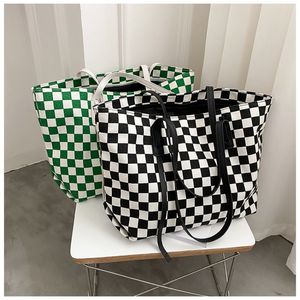 Borse da sera Largecapacity College Student Tote Retro Borsa a tracolla in tela a scacchiera in bianco e nero da donna 230320