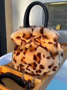 Schultaschen ZDFURSWinter Rex Kaninchenfell Weibliche Tasche Tragbare Echthaar Schräg Leopard Paket Eimer Kette Mode 230320