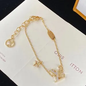 Mode kvinnor designer halsband choker pendelled kedja guld pläterad rostfritt stål brev halsband bröllop smycken tillbehör x326 trevligt