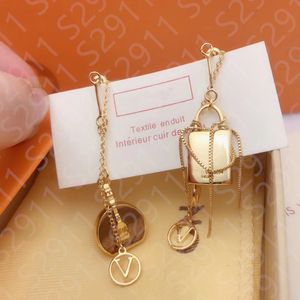 Estilo de moda feminino garanhão de designers de aço inoxidável v letra pingente pendente de ouro joias de noivado de joalheria de festas de festas com caixa