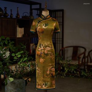 Etniska kläder Elegant mandarin krage kort ärm cheongsam kvinnor sexig kinesisk traditionell lotus tryckt satin midlängd qipao