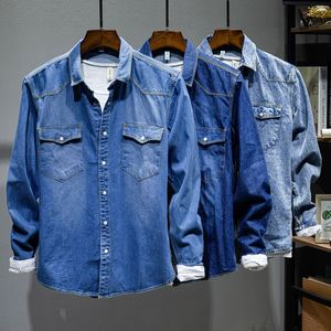 Mäns avslappnade skjortor japanska koreanska trend långärmad retro denim skjorta mäns mode casual all-match jean shirt jacka manlig high-end varumärke 230320