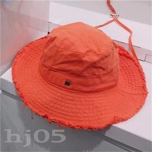 Mens Cap Le Bob Designer Bucket Hat Summer Beach Exquisite Outdoors Cappello Modern Originality Holiday Gift Tassels Wide Brim Fisherman Hats For Women PJ027 C23