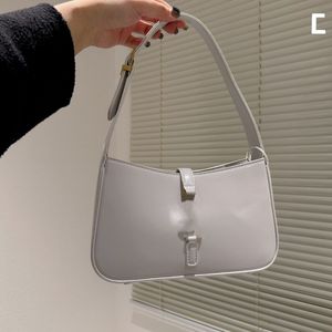 A bolsa de ombro da marca de moda da marca de designer é confortável, simples, generosa e versátil com bolsa e alça de ombro ajustável.