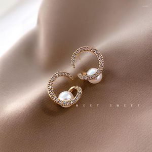 Brincos do garanhão versão coreana de simples moda círculo de círculo de espiral diamante pérola S925 Silver agulha temperamento feminino selvagem selvagem