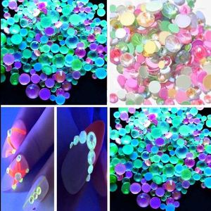 Decorações de arte na unha 1Pack de 350pcs strass luminosos Múltipla cor e tamanho do brilho auroral de néon nas contas escuras para JK1101