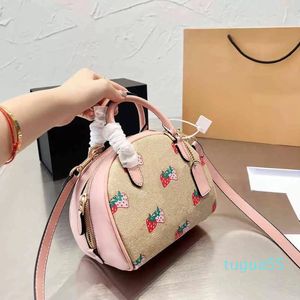 Designer-Crossbody väskor Strawberry Handväska Kvinnor Steamed Bread Bag Designer Luxury Leather Liten Half Moom Shoulder Bag 220809