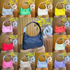 Naylon tasarımcılar çanta kadın hobo omuz çanta üçgen moda çanta Çeşitli stiller tasarımcıları çanta bayan çantası 230218
