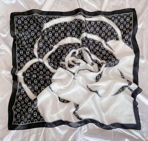 Lettere da 16 in stile Stampa in tessuto di seta Cabella sciarpa per donne Managlie lunghe Scarpe a manico lungo Palla spalla Pesca Bottavo