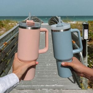 Bottiglie d'acqua Bottiglia d'acqua termica in acciaio inossidabile da 1200 ml Bicchiere da 40 once con manico Tazza da viaggio per auto Tazza da caffè con cannuccia Thermos Bicchieri 230320