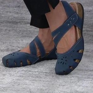 Sandaler kvinnors kil sommarskor pu läder hookloop ihåliga ut grunt sandalier sy mode damer kvinnliga sko11