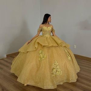 Złote błyszczące cekinowe sukienki Quinceanera z ramion 3dfloral Appliques koronkowy gorset na słodkie 15 dziewcząt suknie imprezowe