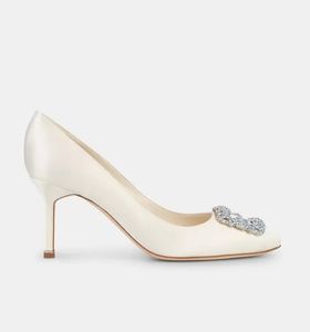 Sandálias mulheres nome designer sandália bombeia de luxo de luxo de luxo sapatos sandálias Navy Hangisi 70mm Crystal Buckle Silk Satin Bombas Ladys Wedding Part J230525