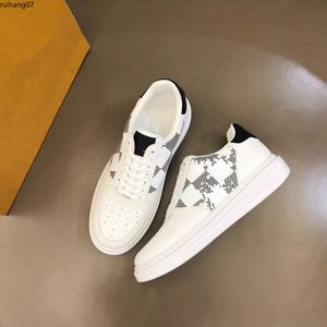 20233designer Sandal Shoes Rhyton Beige Men Trainers Vintage Sneakes с тапочками для коробки женские сандалии модные пляжные квартира без скольжения.