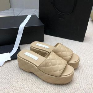 Luxury Classic women's Thick sole slippers and sandals new chain leather Designer women summer flip-flops casual slope heel ladies wedges beach flats sandals
