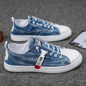 Klänningskor Fashion Blue Canvas Sneakers Men's Anti-Edor Jeans Mannes Man Denim Loafers Trainers Studentpojkar glider på 230320