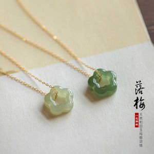 Pendant Necklaces Summer Fashion Jade Plum Blossom Necklaces Vintage Temperament Clavicle Chain For Women Pendant Birthday Party Wedding Gift y2k Z0321